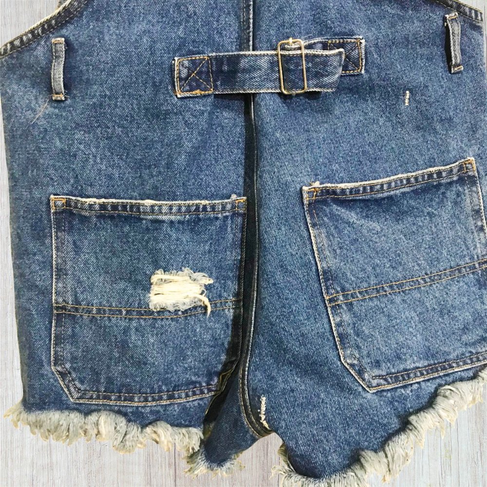 Pull & Bear Women's Overall Denim Jean Shorts NWT - Picture 6 of 7